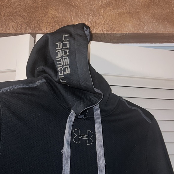🔥3 for $25🔥 (EUC) BLACK HOODIE UNDER ARMOUR SWEATSHIRT. SZ SM - Picture 3 of 5